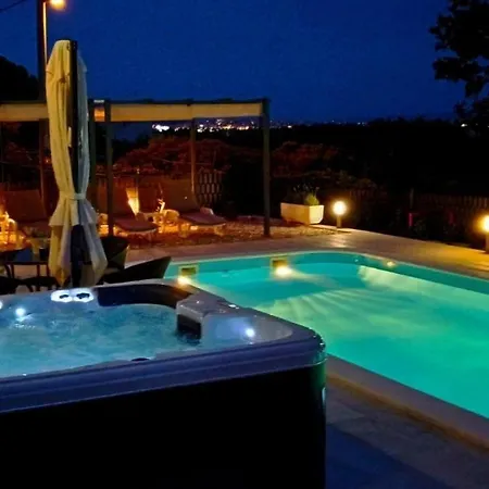 Feriehus House With A Swimming Pool Kastel Luksic, - 24815 Kaštela