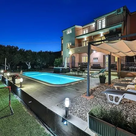 Feriehus House With A Swimming Pool Kastel Luksic, - 24815 *