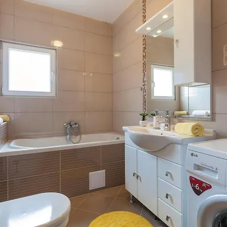 House With A Swimming Pool Kastel Luksic, - 24815 Feriehus *
